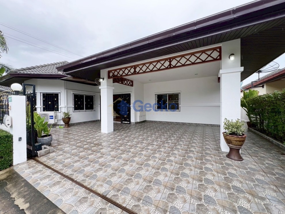 3 Bedrooms House in Green Field Villa 1  East Pattaya H012731 (Photo 1)
