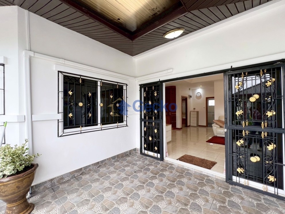 3 Bedrooms House in Green Field Villa 1  East Pattaya H012731 (Photo 3)