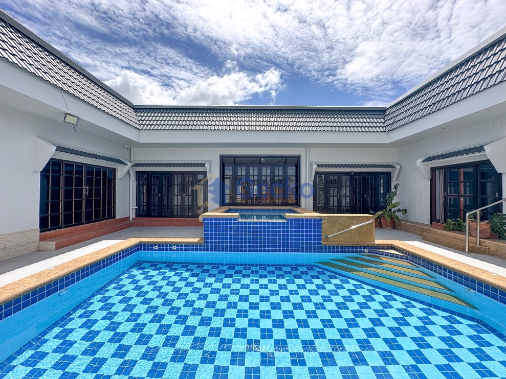 5 Bedrooms House in The Regent Estate Village  East Pattaya H012736 (Photo 3)