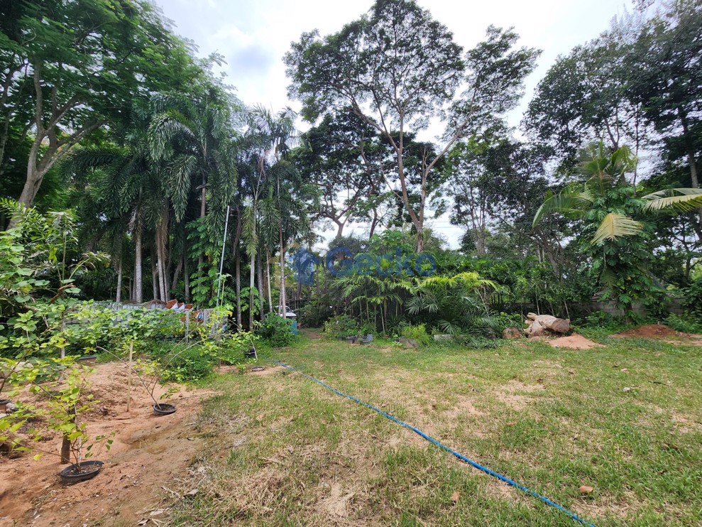 Land available in East Pattaya L012738 (Photo 1)