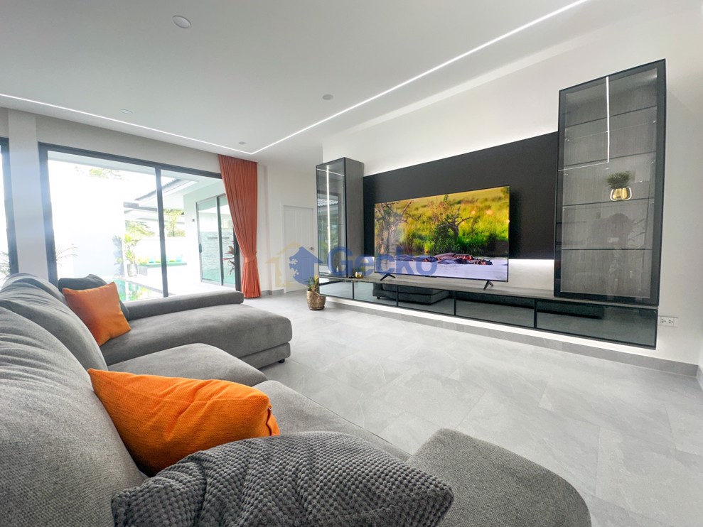 3 Bedrooms House  East Pattaya H012743 (Photo 3)