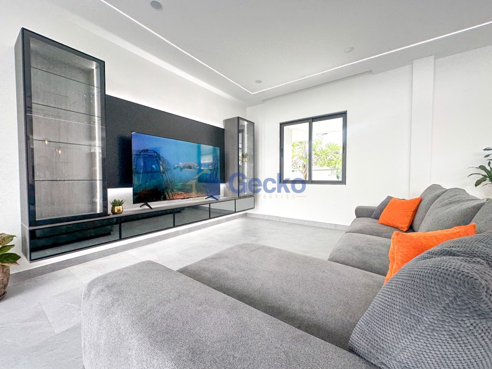 3 Bedrooms House  East Pattaya H012743 (Photo 4)
