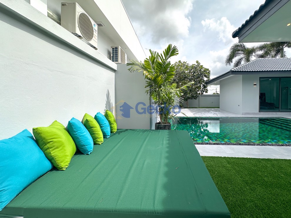 3 Bedrooms House  East Pattaya H012743 (Photo 2)