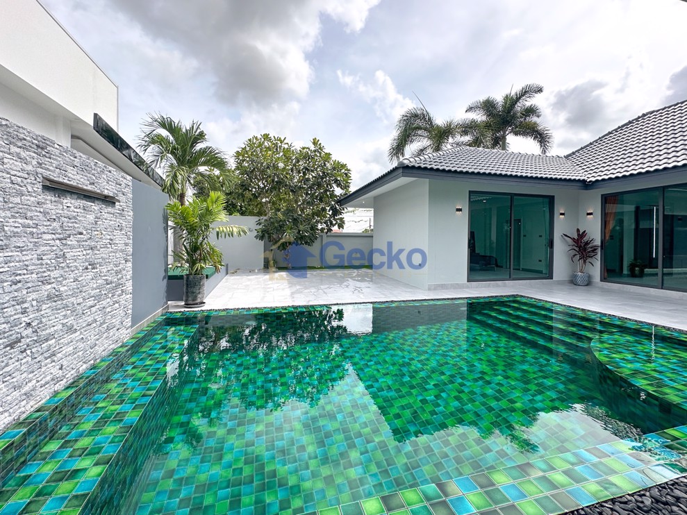 3 Bedrooms House  East Pattaya H012743 (Cover Photo)