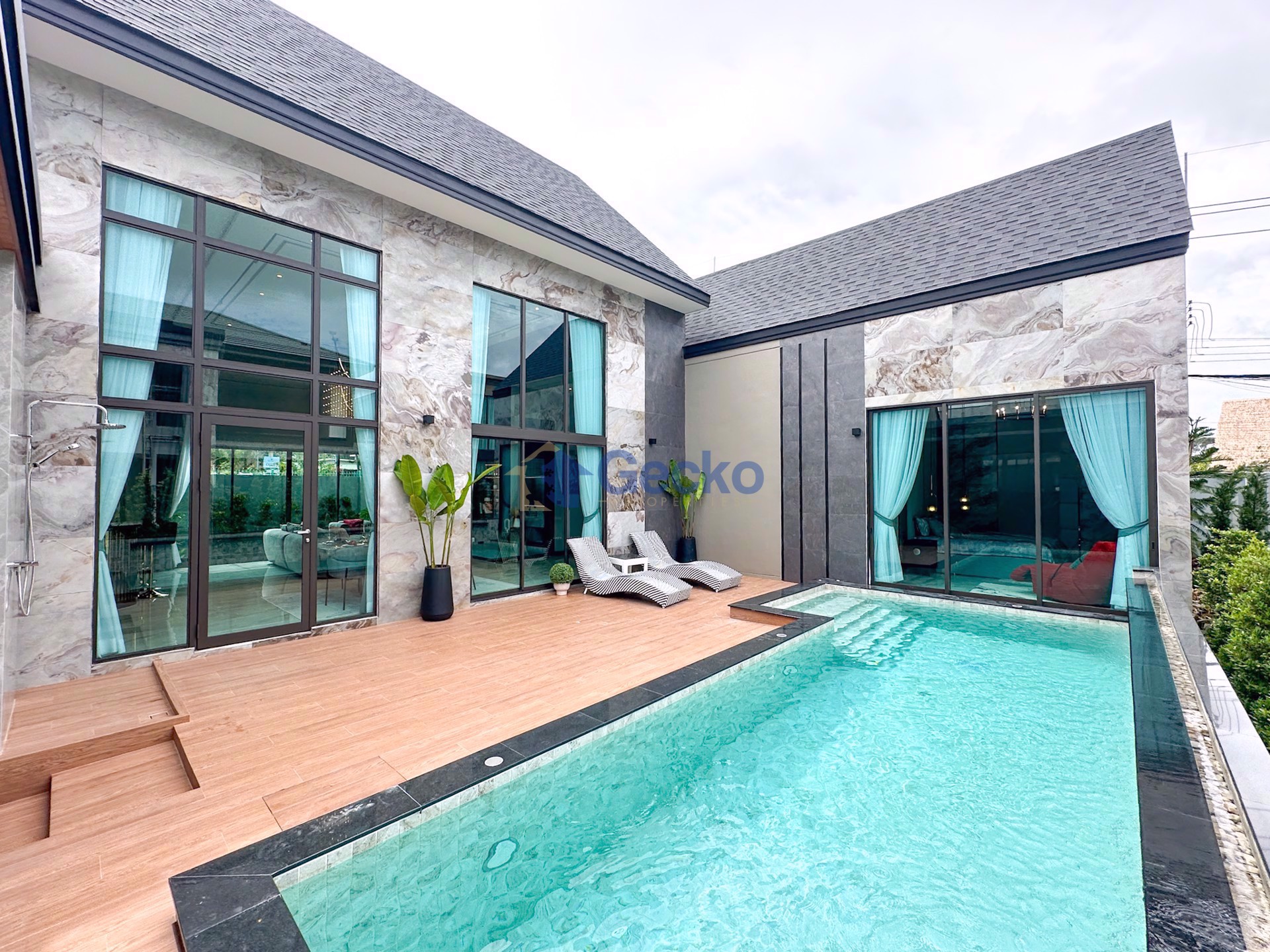 3 Bedrooms House in The Richest Valley  East Pattaya H012744