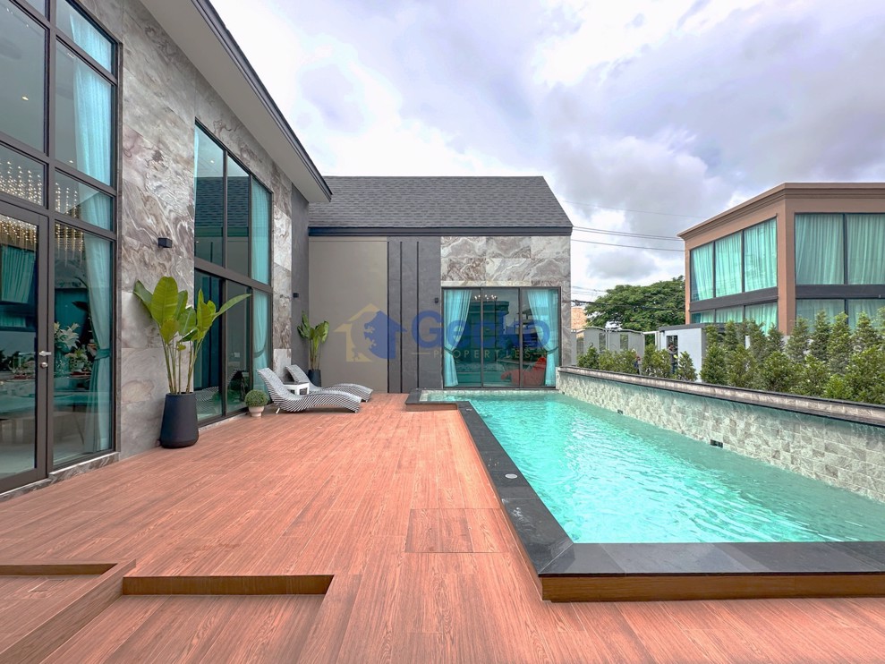 3 Bedrooms House in The Richest Valley  East Pattaya H012744 (Photo 1)