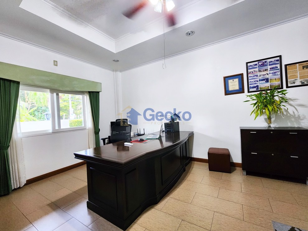 4 Bedrooms House in SP Village 3  East Pattaya H012745 (Photo 1)
