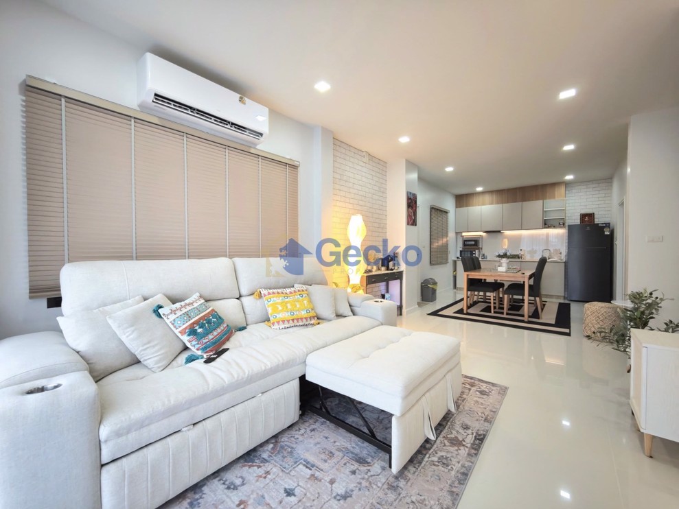 4 Bedrooms House in The Grand 9 by PMC  East Pattaya H012747 (Photo 3)