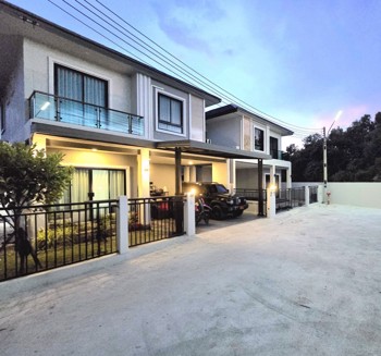4 Bedrooms House in The Grand 9 by PMC  East Pattaya H012747