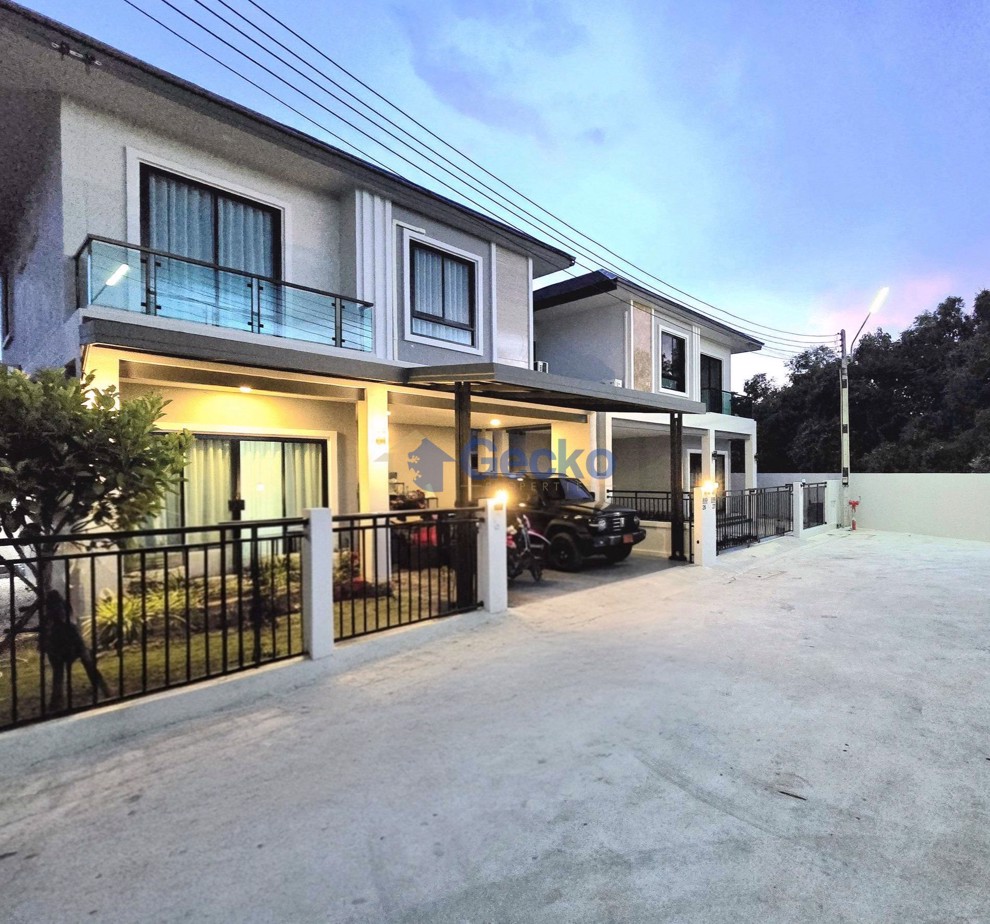 4 Bedrooms House in The Grand 9 by PMC  East Pattaya H012747 (Cover Photo)