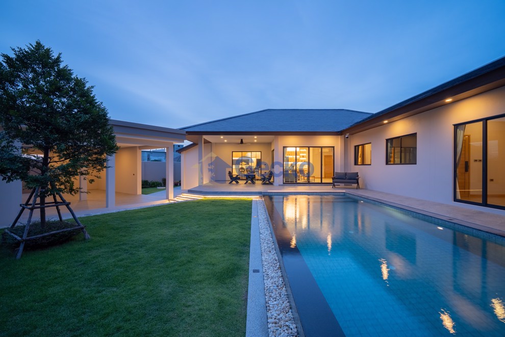 4 Bedrooms House  East Pattaya H012646 (Cover Photo)