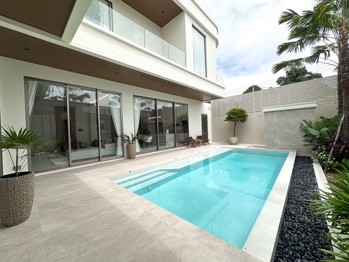 4 Bedrooms House in Charin Pattaya  East Pattaya H012439