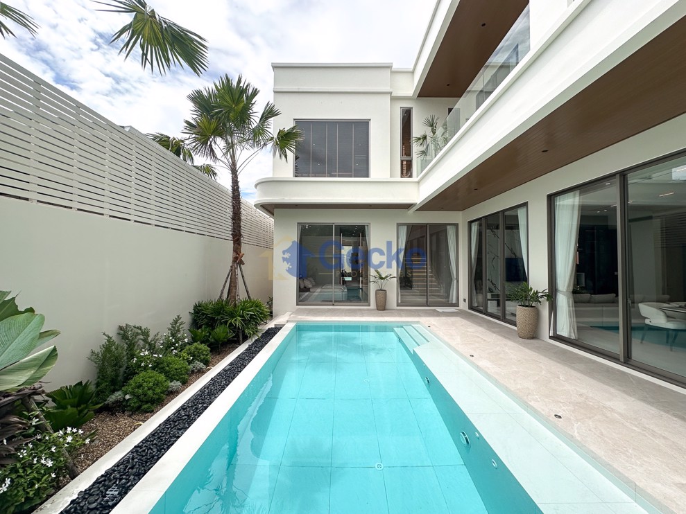 4 Bedrooms House in Charin Pattaya  East Pattaya H012439 (Photo 1)