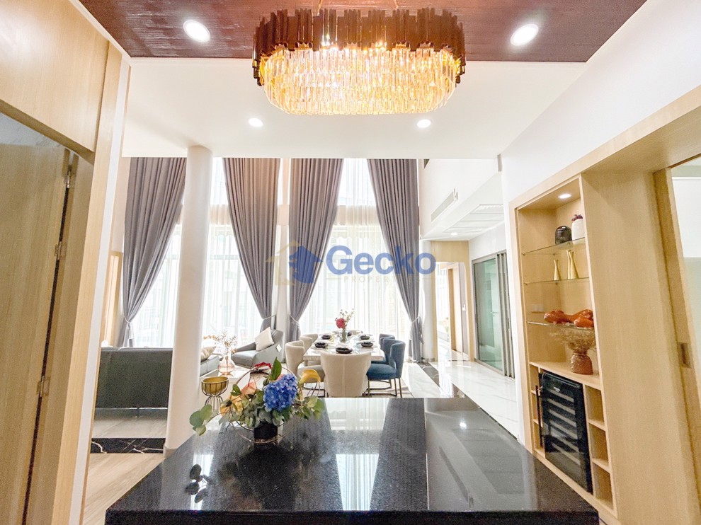 5 Bedrooms House in 98 Lake Ville Mabprachan  East Pattaya H010959 (Photo 4)