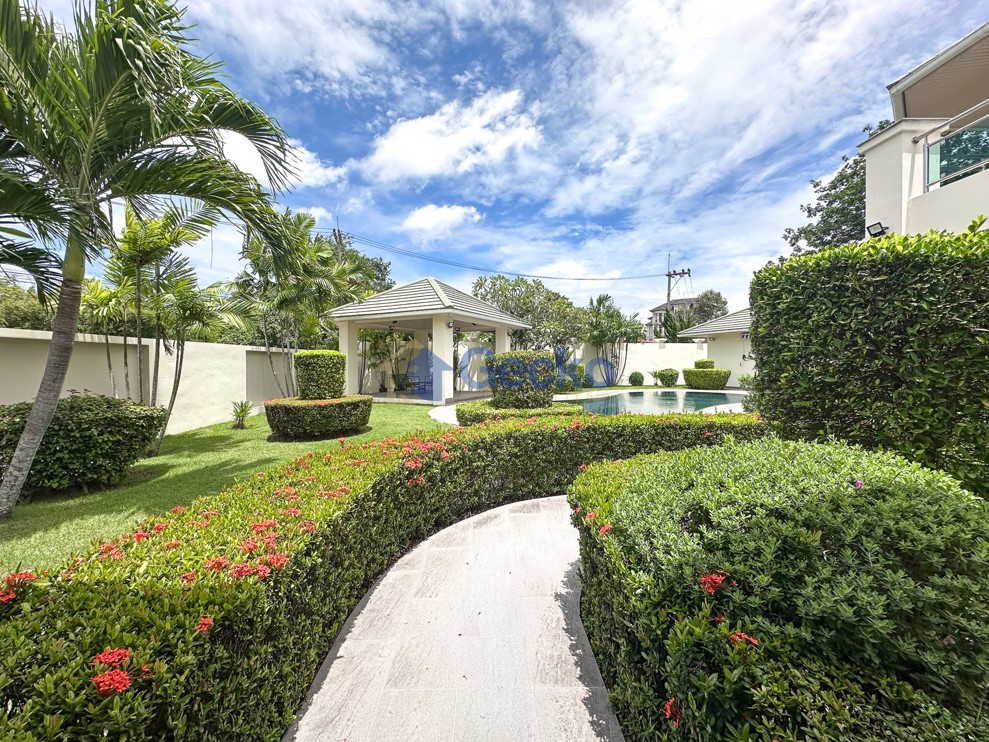 5 Bedrooms House in Green Field Villa 5  East Pattaya H002228 (Photo 2)