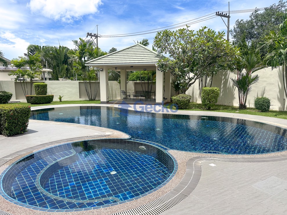 5 Bedrooms House in Green Field Villa 5  East Pattaya H002228 (Photo 1)
