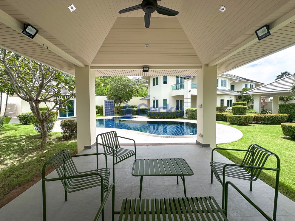 5 Bedrooms House in Green Field Villa 5  East Pattaya H002228 (Photo 3)