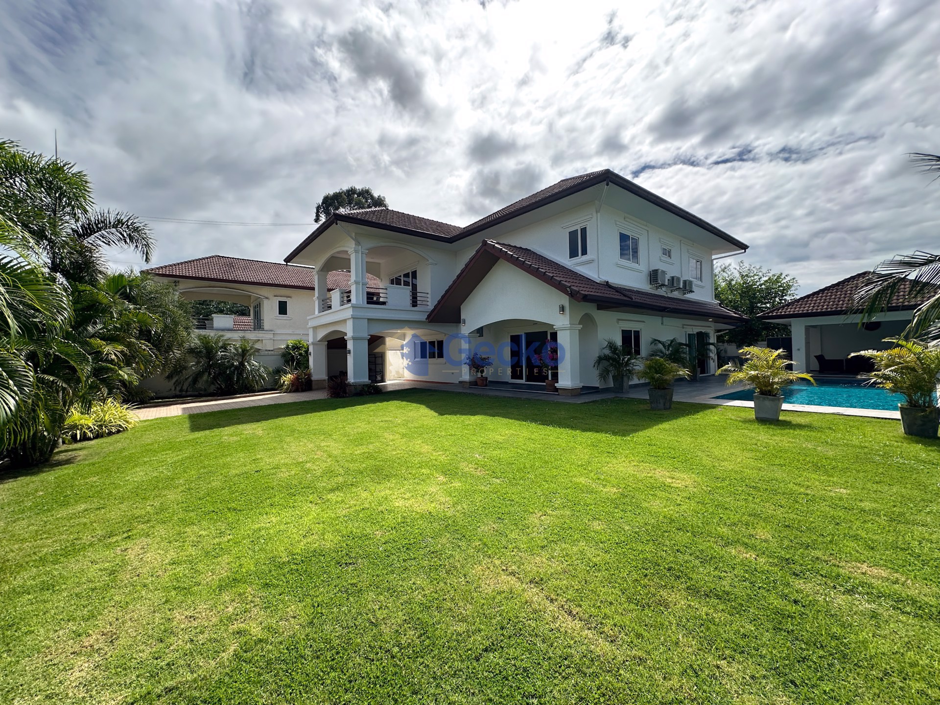 5 Bedrooms House in Siam Gardens  East Pattaya H012619