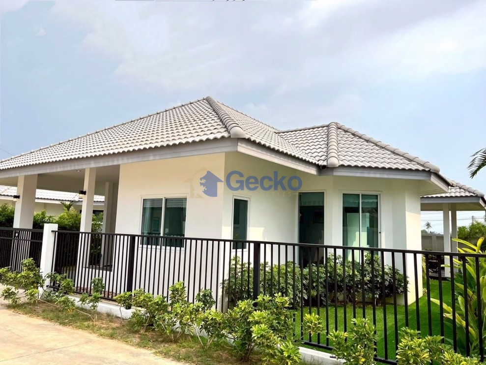 3 Bedrooms House in Nibbana Shade  East Pattaya H011539 (Photo 1)