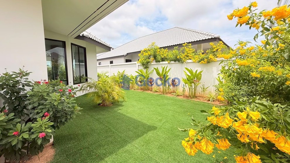 2 Bedrooms House in Nibbana Shade  East Pattaya H011538 (Photo 3)