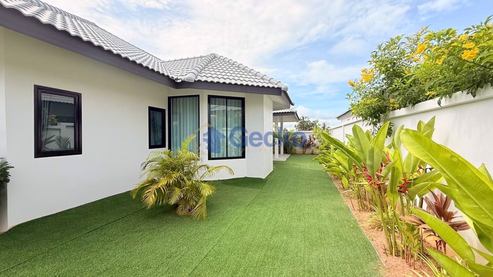 2 Bedrooms House in Nibbana Shade  East Pattaya H011538 (Photo 2)