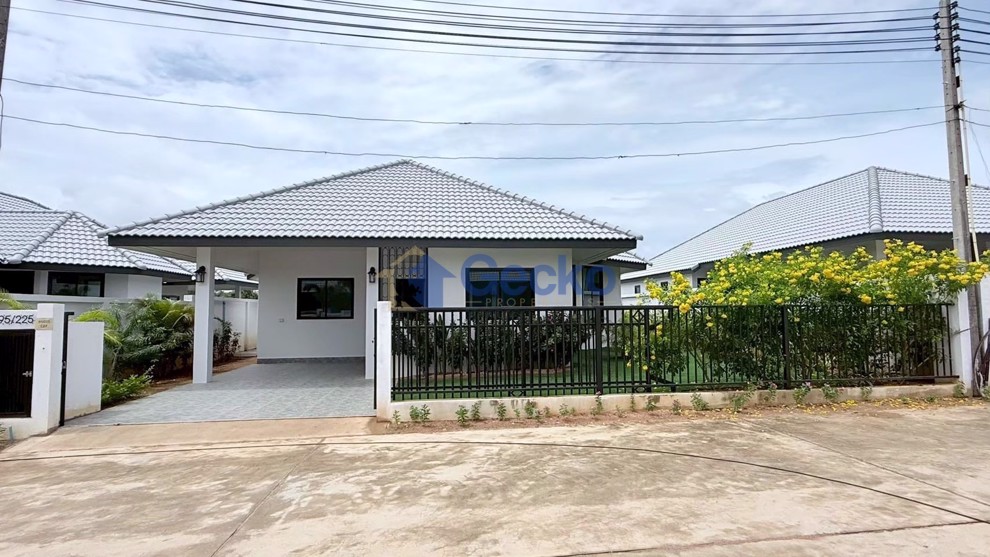 2 Bedrooms House in Nibbana Shade  East Pattaya H011538 (Photo 1)
