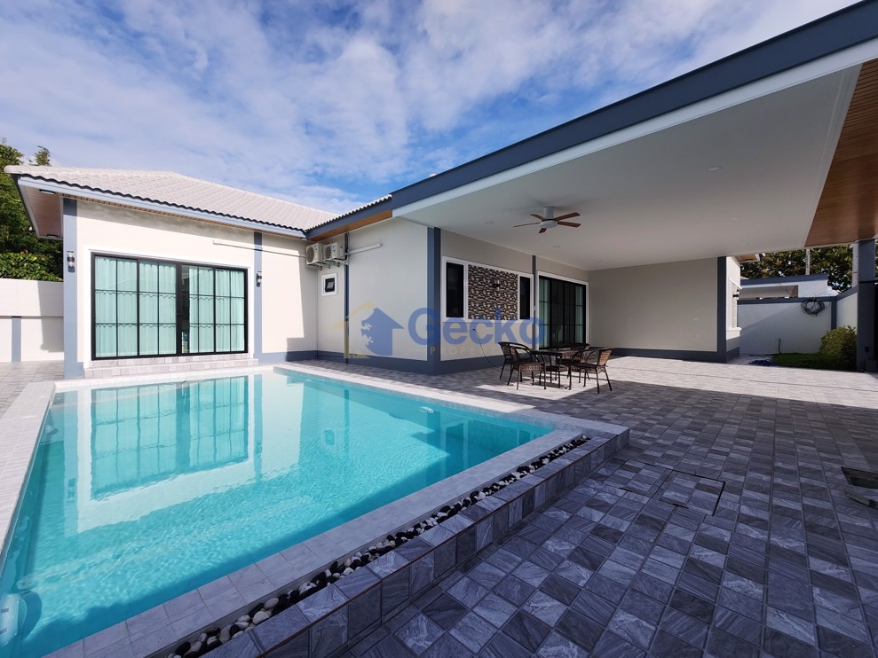 4 Bedrooms House  East Pattaya H012789 (Cover Photo)