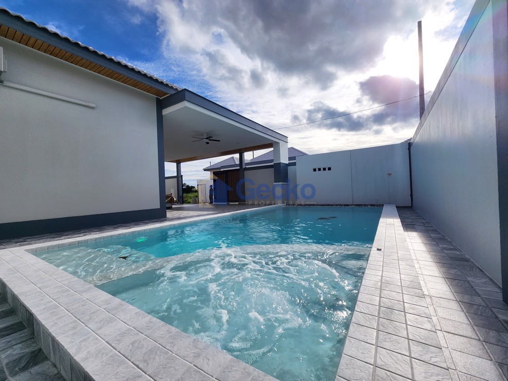 4 Bedrooms House  East Pattaya H012789 (Photo 2)