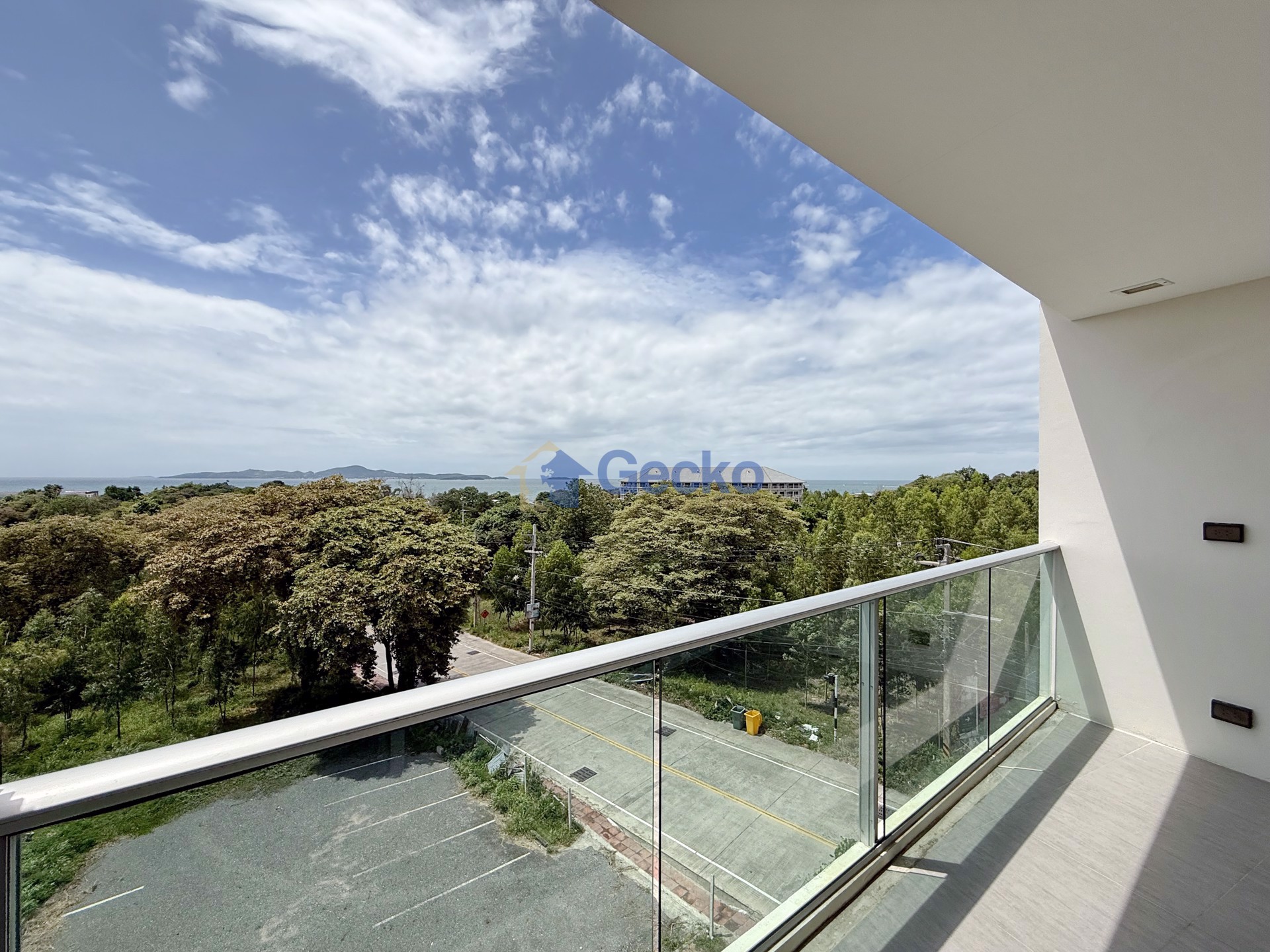 2 Bedrooms Condo in The Elegance Pratumnak C012813