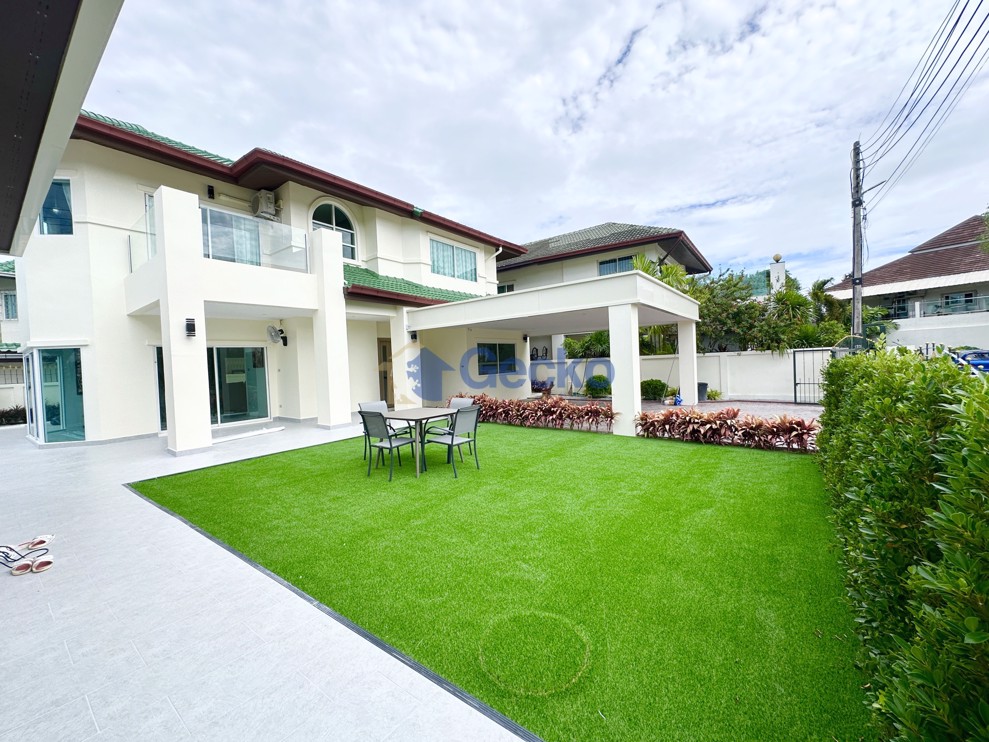 5 Bedrooms House in Green Field Villa 1  East Pattaya H012819 (Photo 2)