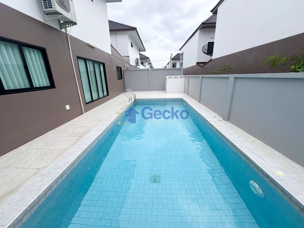 5 Bedrooms House in Chokchai village 9  East Pattaya H012820 (Photo 1)