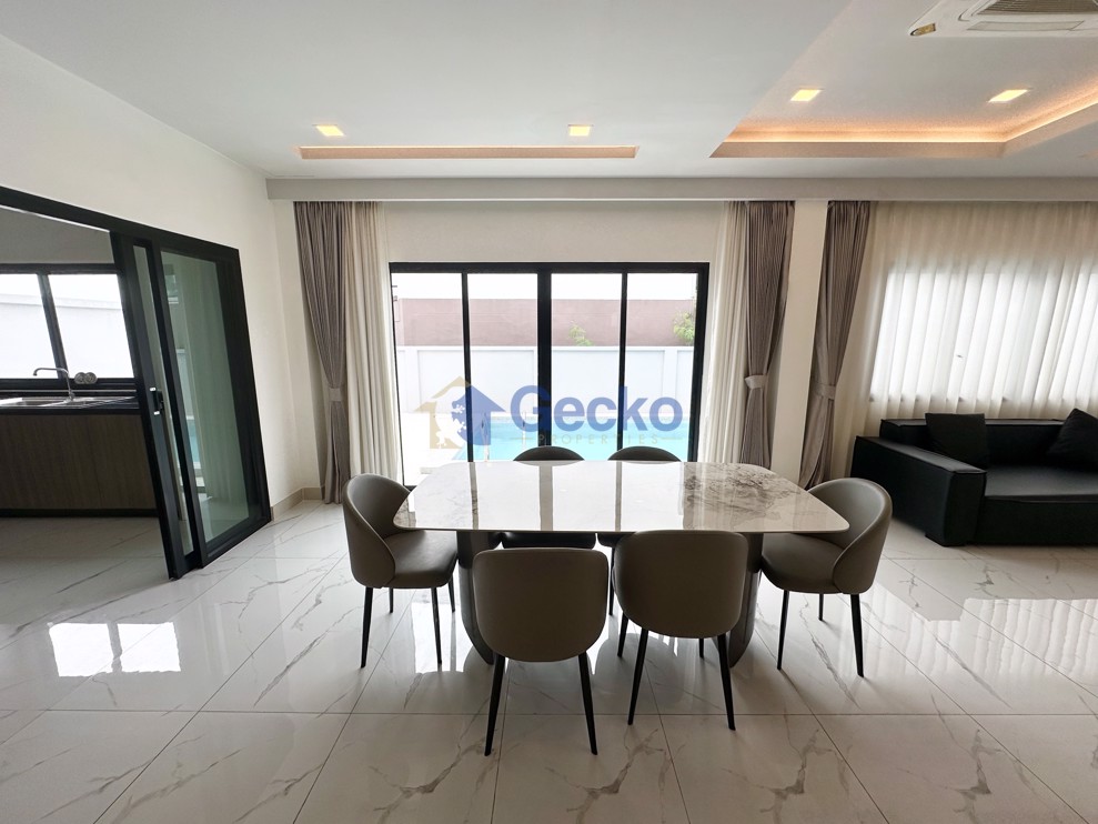 5 Bedrooms House in Chokchai village 9  East Pattaya H012820 (Photo 4)