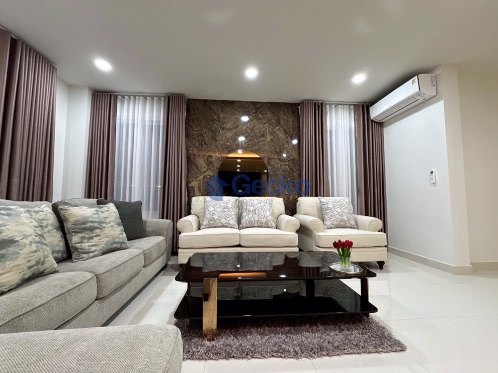 4 Bedrooms House in Lakeside court 3  East Pattaya H012391 (Photo 3)