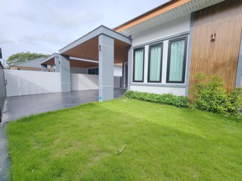 3 Bedrooms House in Pattaya Greenville  East Pattaya H012824