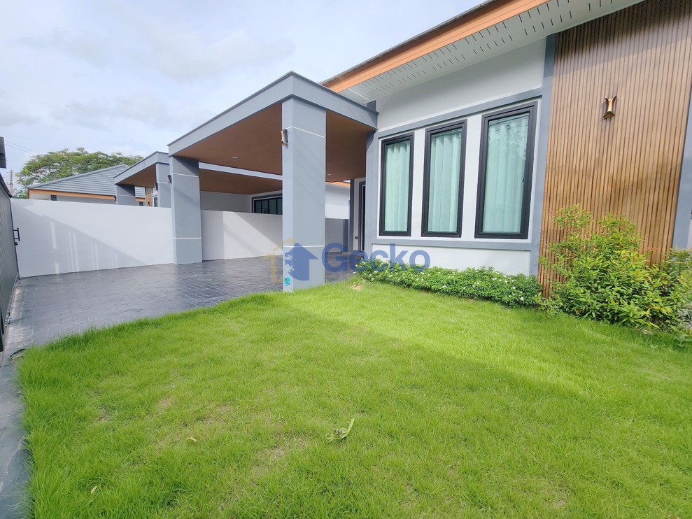 3 Bedrooms House in Pattaya Greenville  East Pattaya H012824 (Cover Photo)
