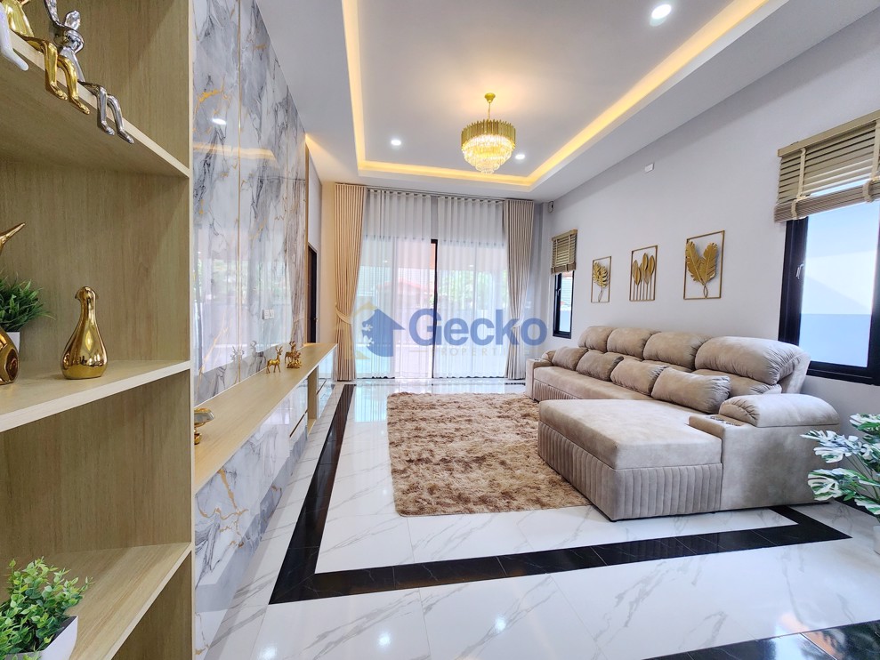 3 Bedrooms House in Pattaya Greenville  East Pattaya H012824 (Photo 3)