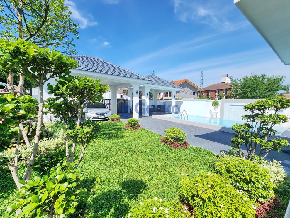 3 Bedrooms House  East Pattaya H012832 (Photo 1)