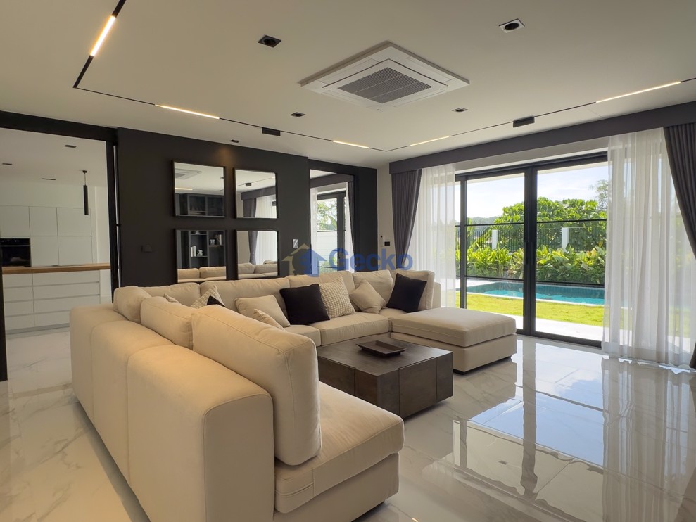 4 Bedrooms House in Highgrove Villas Maprachan Lake  East Pattaya H012836 (Photo 3)