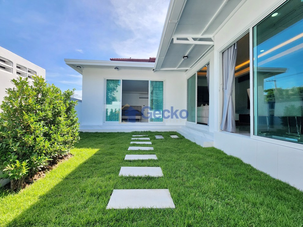 3 Bedrooms House in Park Village  East Pattaya H012837 (Photo 1)