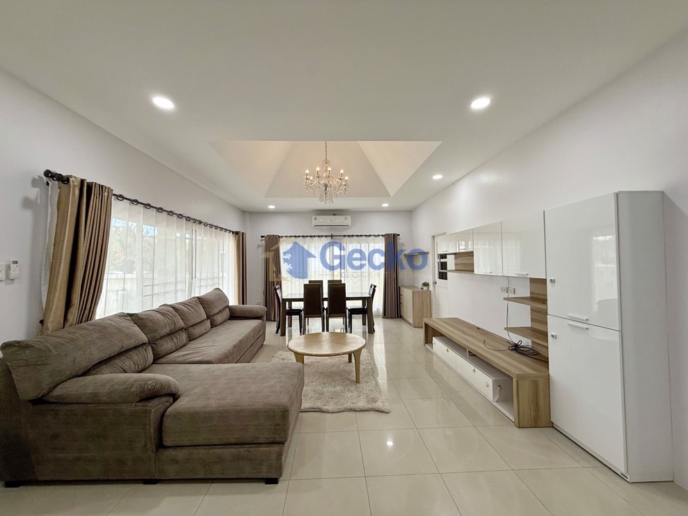 3 Bedrooms House in SP Village 5  East Pattaya H012621 (Photo 3)