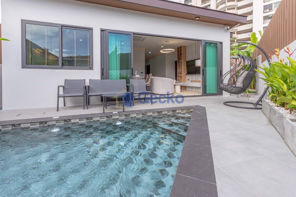 3 Bedrooms House  Central Pattaya H012857 (Cover Photo)