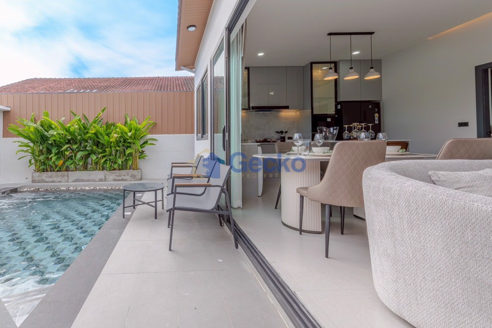 3 Bedrooms House  Central Pattaya H012857 (Photo 3)