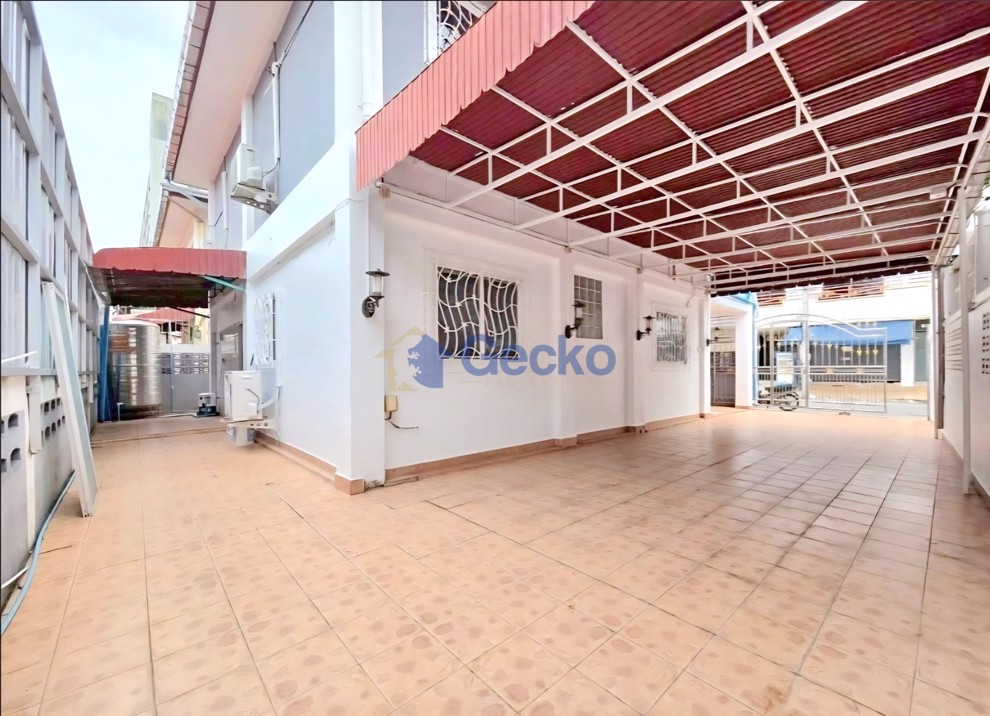 4 ห้องนอน บ้าน  พัทยากลาง H012858 (Photo 1)