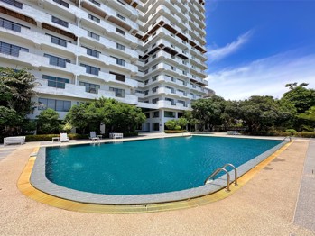 3 Bedrooms Condo in Beach Villa Viphavadi Na Jomtien C012860
