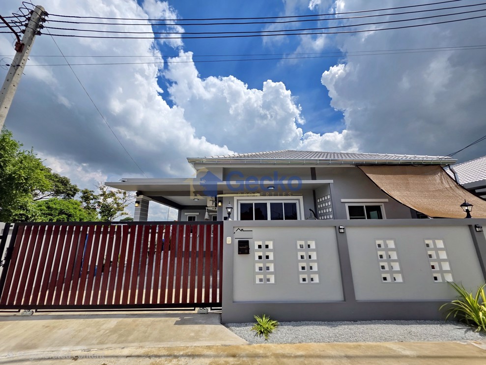 3 Bedrooms House  East Pattaya H012861 (Cover Photo)