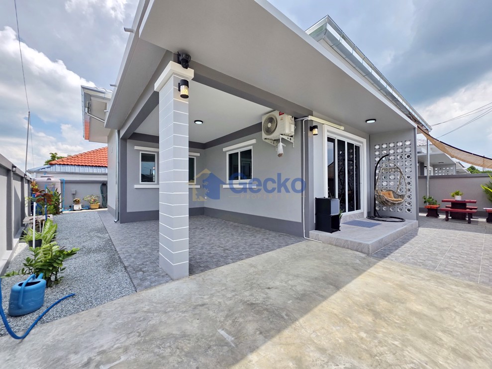 3 Bedrooms House  East Pattaya H012861 (Photo 2)
