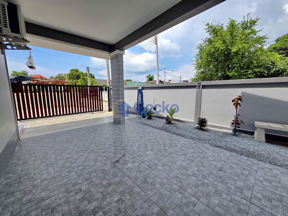 3 Bedrooms House  East Pattaya H012861 (Photo 3)