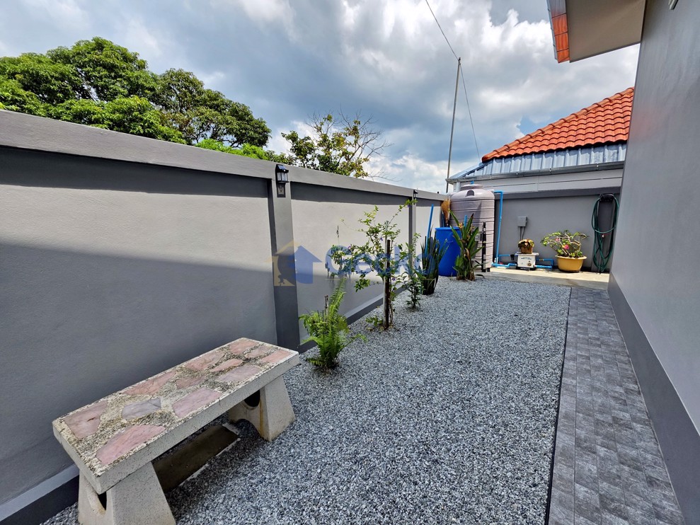 3 Bedrooms House  East Pattaya H012861 (Photo 4)