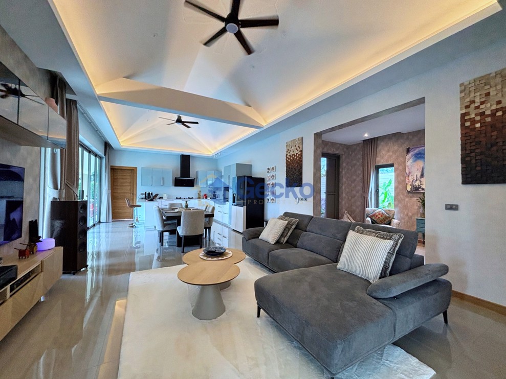 5 Bedrooms House  East Pattaya H012868 (Photo 3)