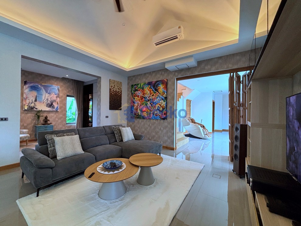 5 Bedrooms House  East Pattaya H012868 (Photo 4)
